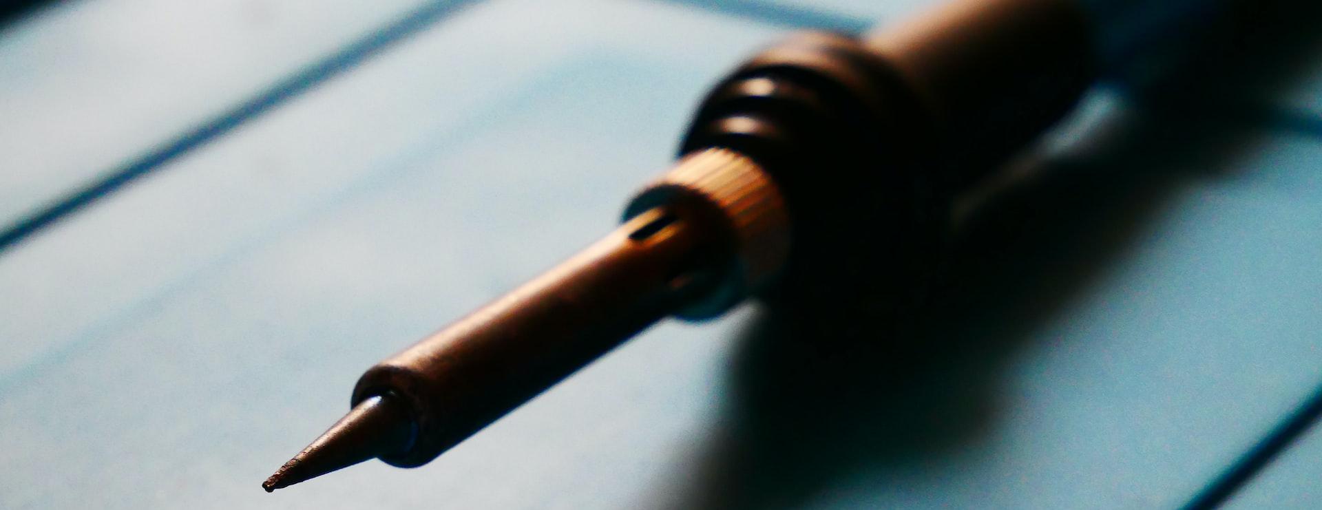 black and silver audio jack